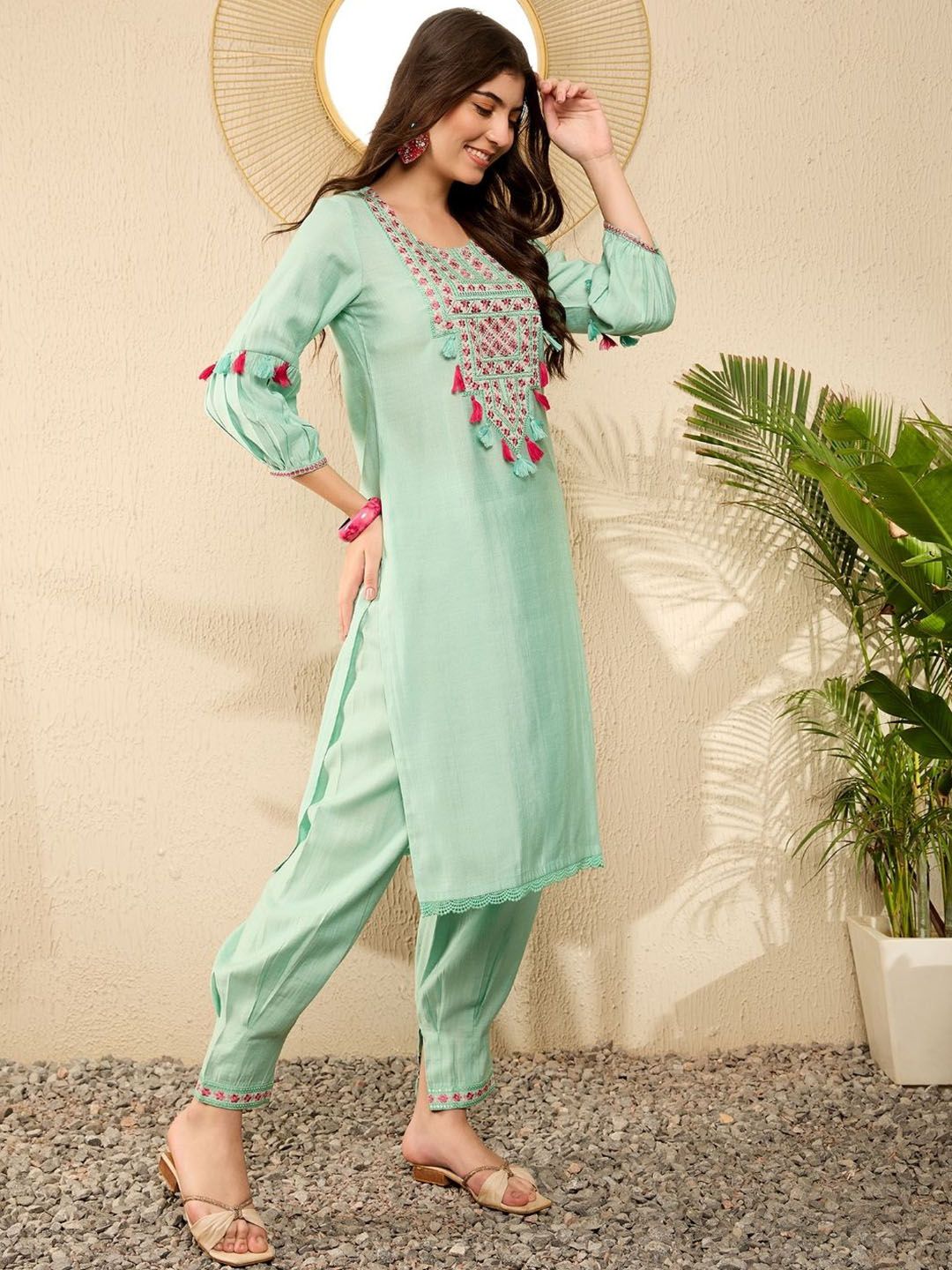 Dhiyona PD Women Floral Embroidered Round Neck Kurta With Salwar