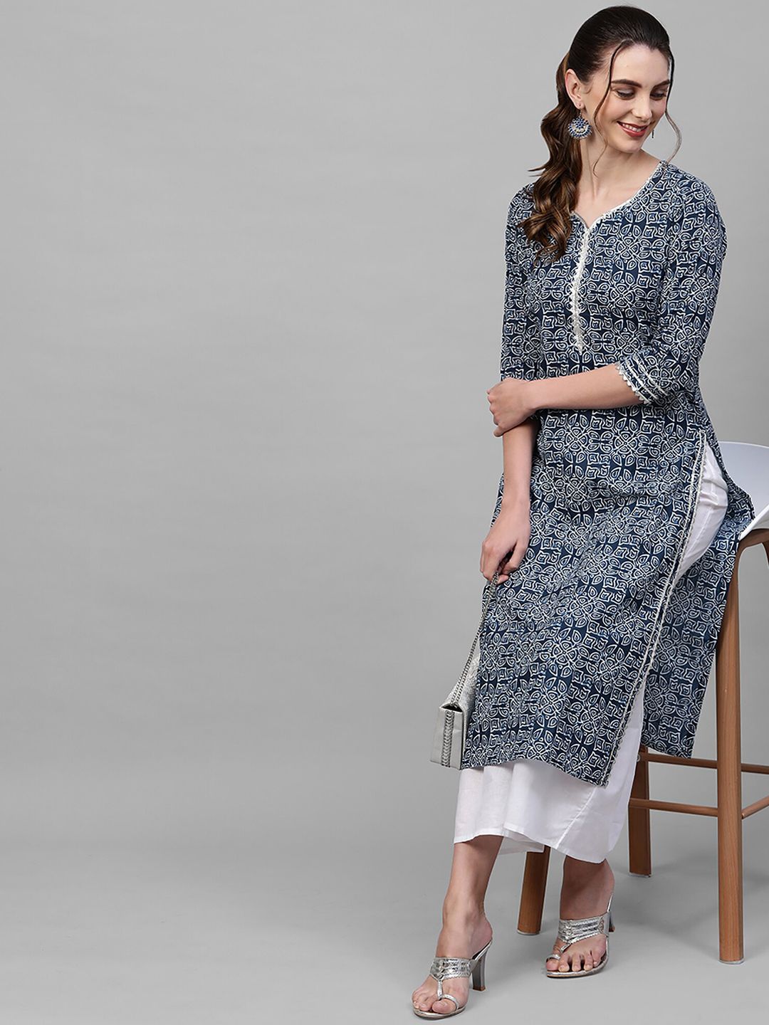 Dhiyona IE Women Navy Blue & White Ethnic Motifs Printed Kurta