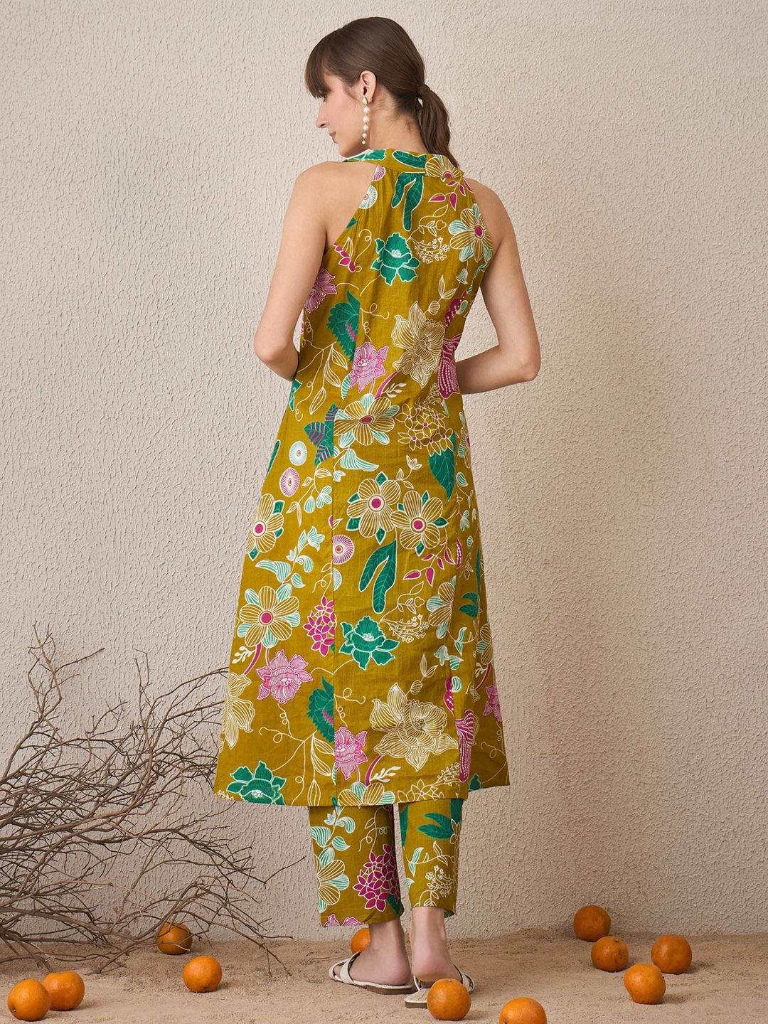 Dhiyona IE Floral Printed Sleeveless V-Neck A-Line Kurta With Trousers