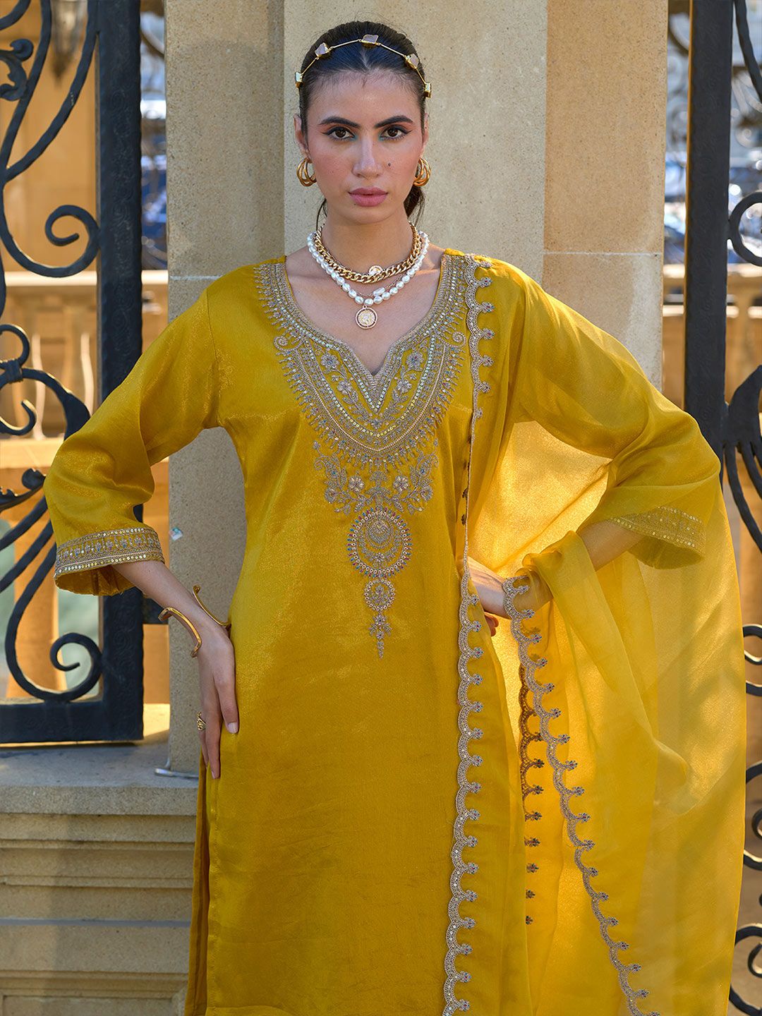 Dhiyona IE Ethnic Motifs Embroidered Regular Zari Kurta with Trousers & With Dupatta