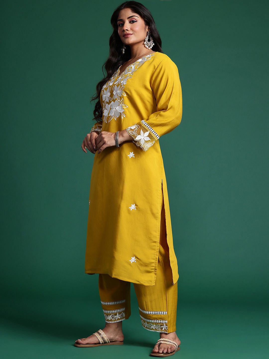 Dhiyona IE Plus Size Floral Embroidered Thread Work Kurta with Trousers & With Dupatta