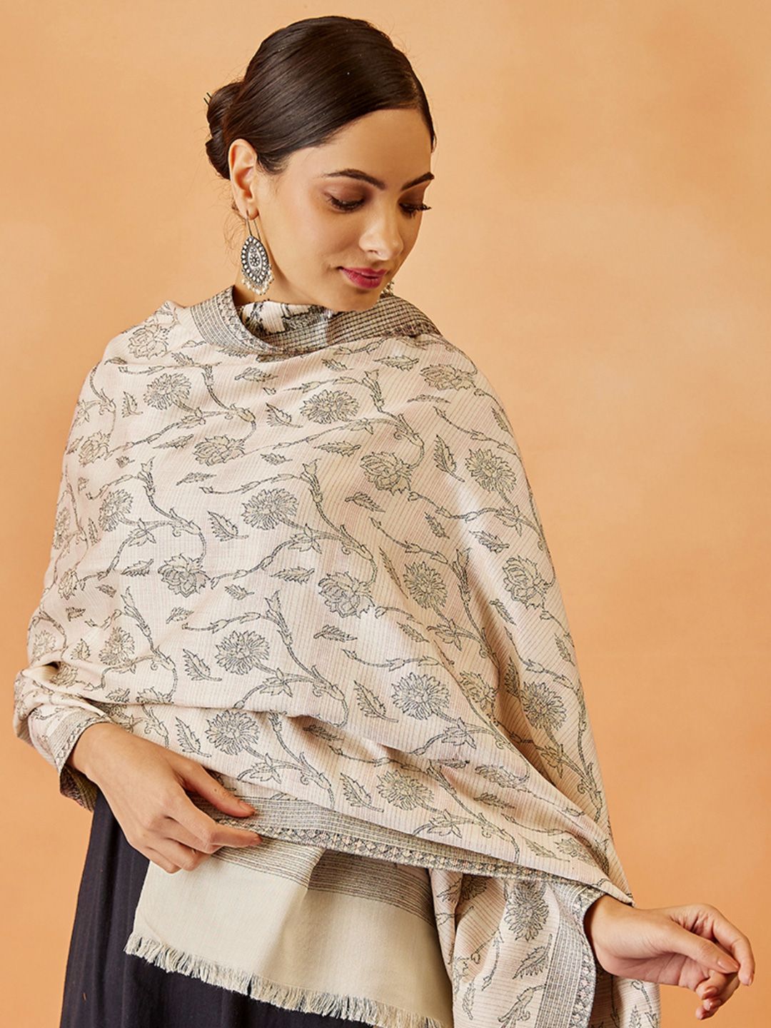 Dhiyona PA Women Paisley Woven Design Shawl