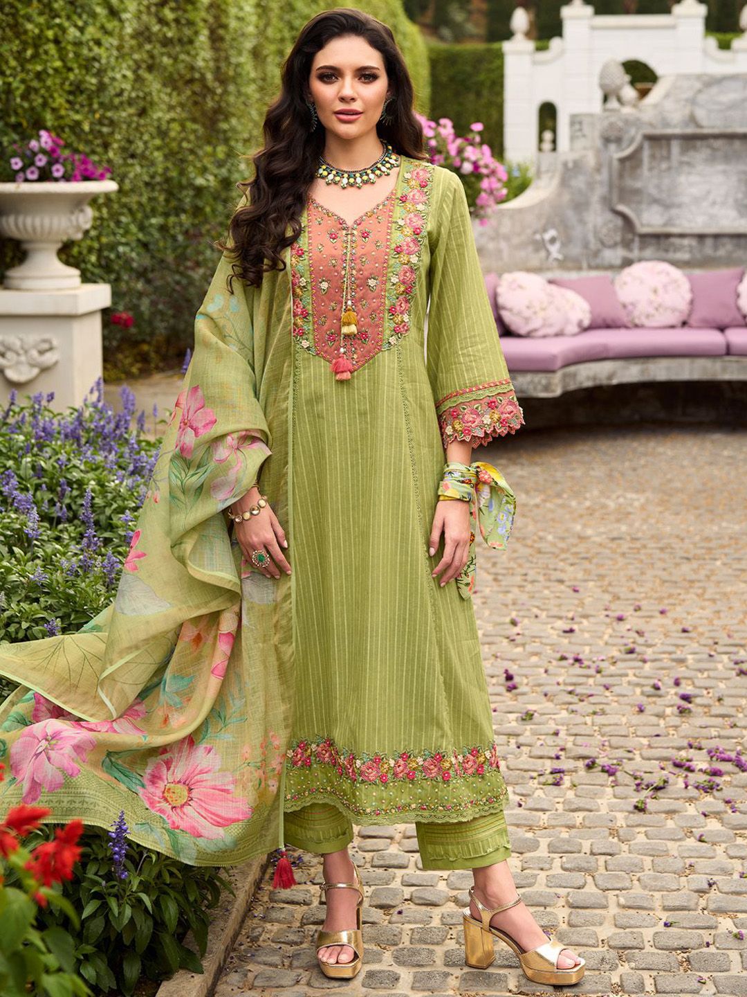 Women Floral Embroidered Regular Thread Work Cotton Kurta with Trousers & Dupatta