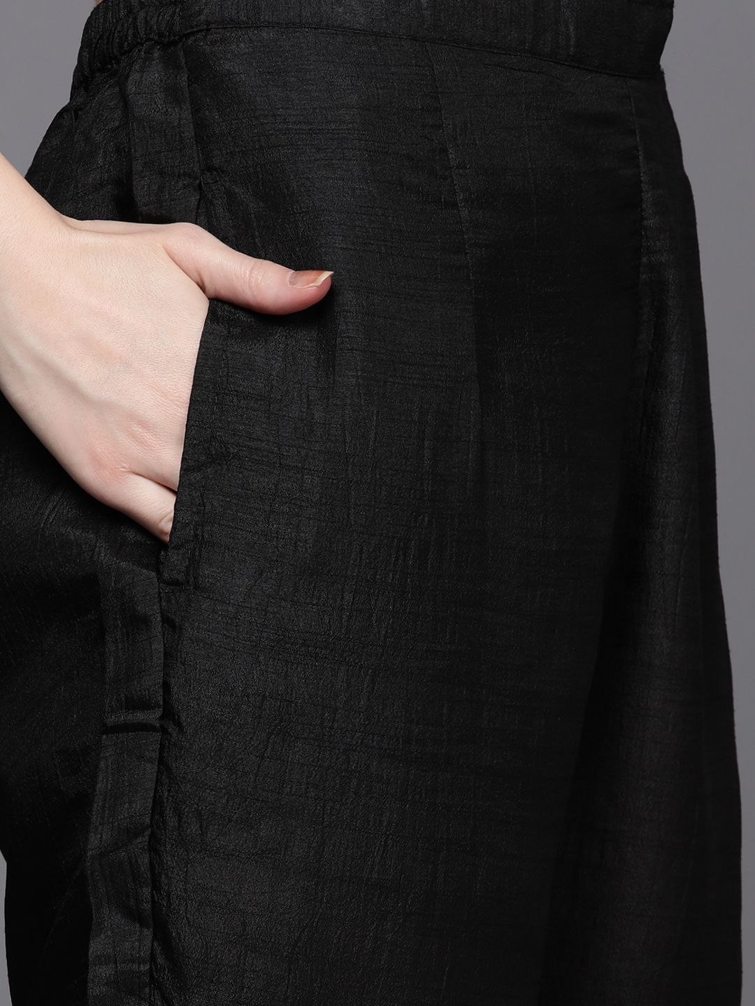 Women Black Floral Printed Kurta with Trousers & With Dupatta