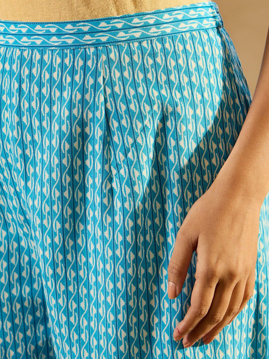 Dhiyona IE Printed Regular Thread Work Pure Cotton Straight Kurta with Trousers & Dupatta