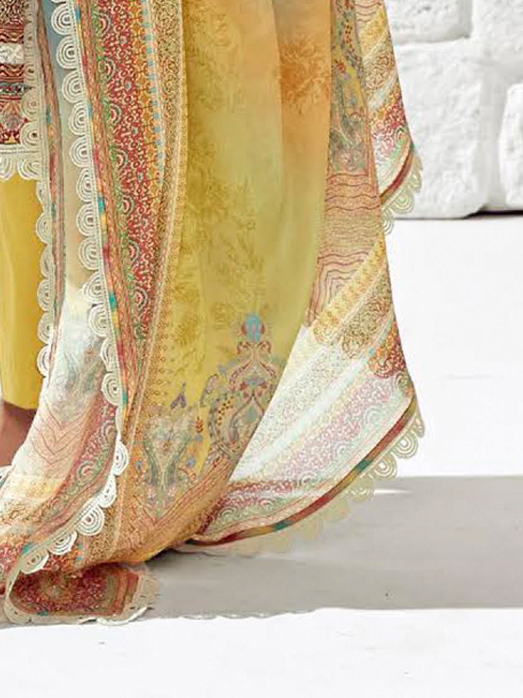 Dhiyona IE Women Ethnic Motifs Printed Regular Thread Work Kurta Trousers With Dupatta
