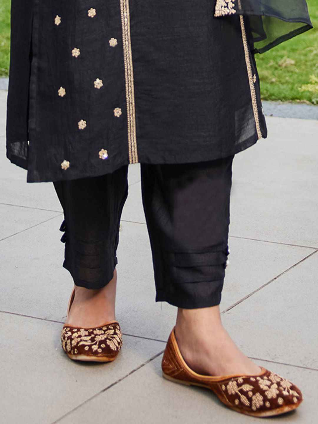 Women Ethnic Motifs Embroidered Panelled Kurta with Trousers & With Dupatta