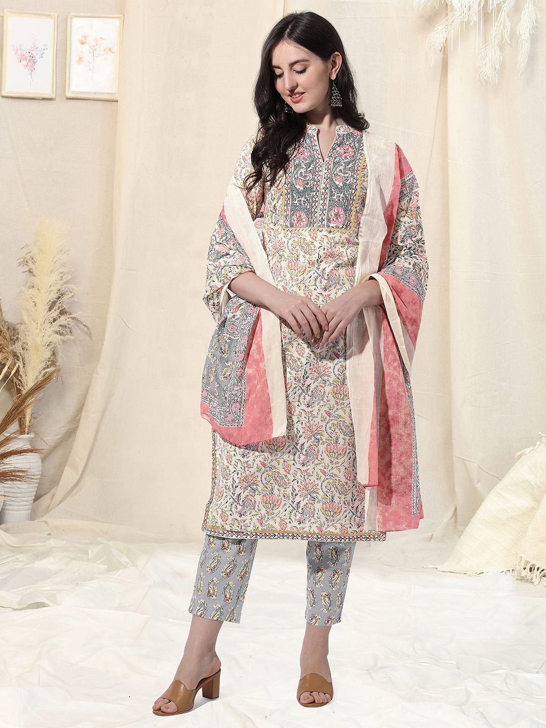 Dhiyona KL Women Plus Size Cream Ethnic Pure Cotton Kurta with Trousers & Dupatta