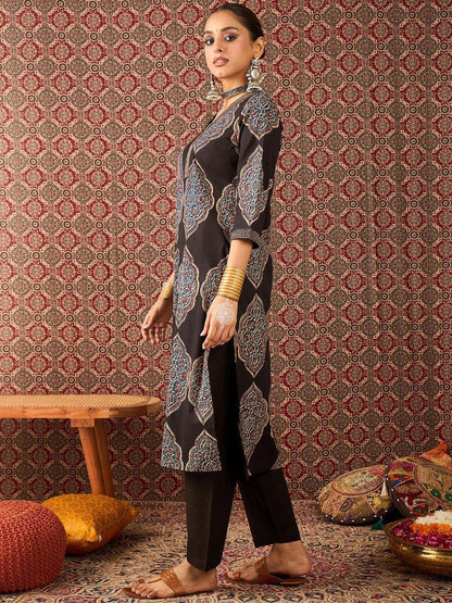 Floral Printed V-Neck Pure Cotton Straight Kurta & Trousers