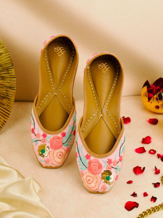 Dhiyona HOP Ethnic Embroidered Square Toe Mojaris