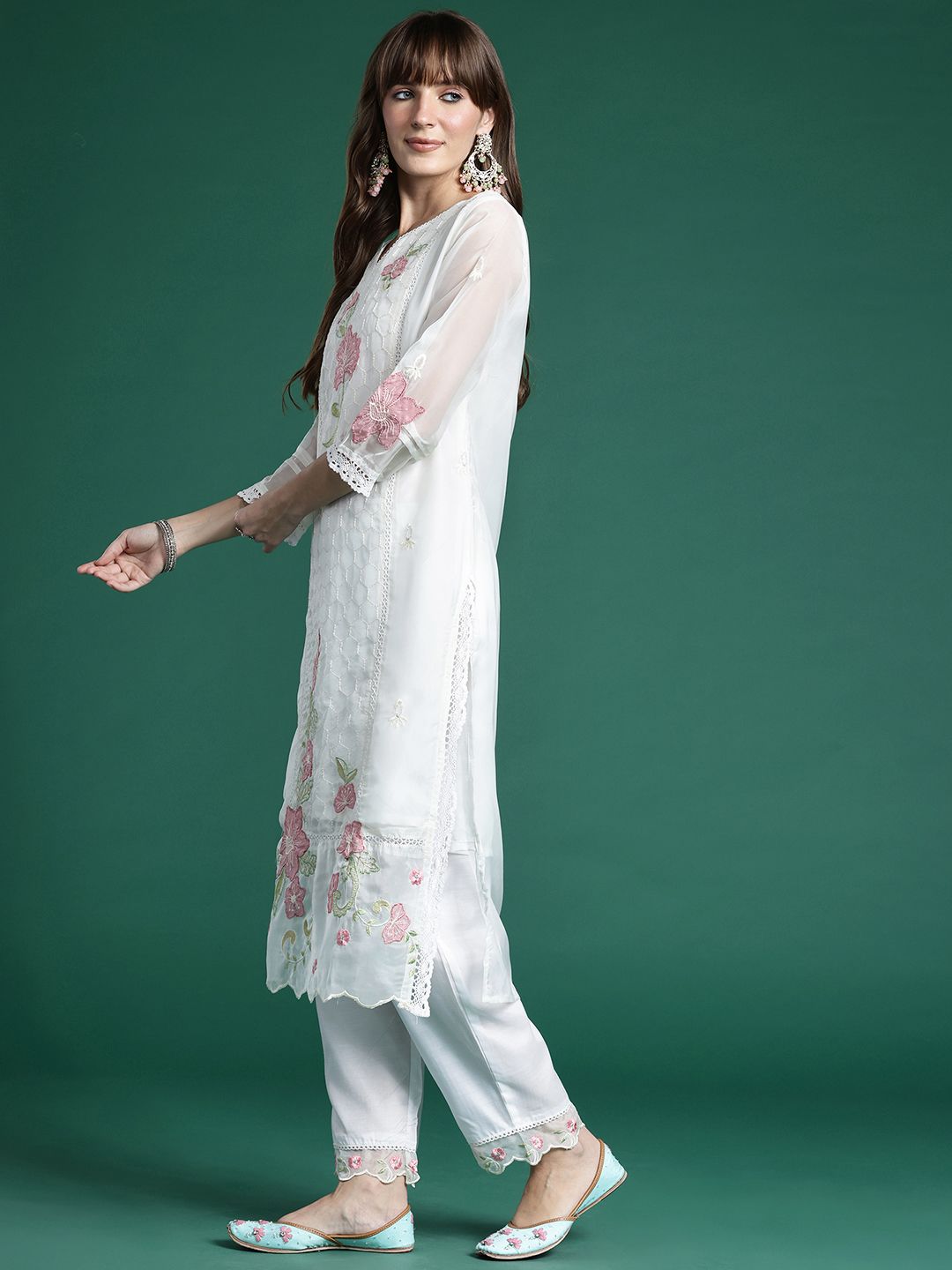 Dhiyona IE Women Floral Embroidered Panelled Thread Work Kurta With Trousers & Dupatta