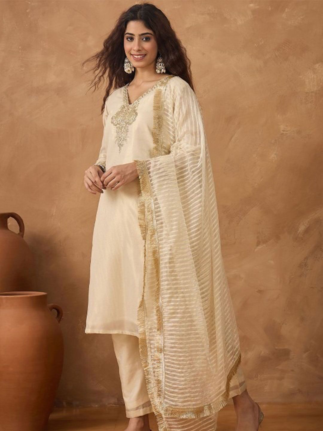 Dhiyona VA Women'sYoke Design V-Neck Straight Kurta With Trousers & Dupatta