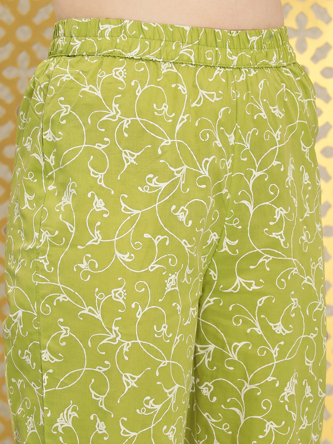 Dhiyona OD  Women Green Ethnic Motifs Printed Panelled Pure Cotton Kurta with Trousers & With