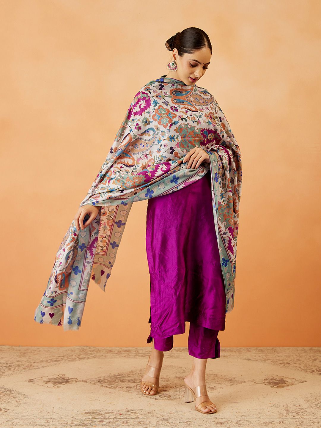 Dhiyona PA Women Floral Embroidered Shawl