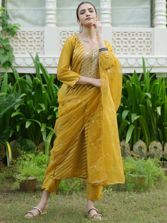 Dhiyona IE Women Leheriya Embroidered Chanderi Silk Kurta With Trousers & Dupatta