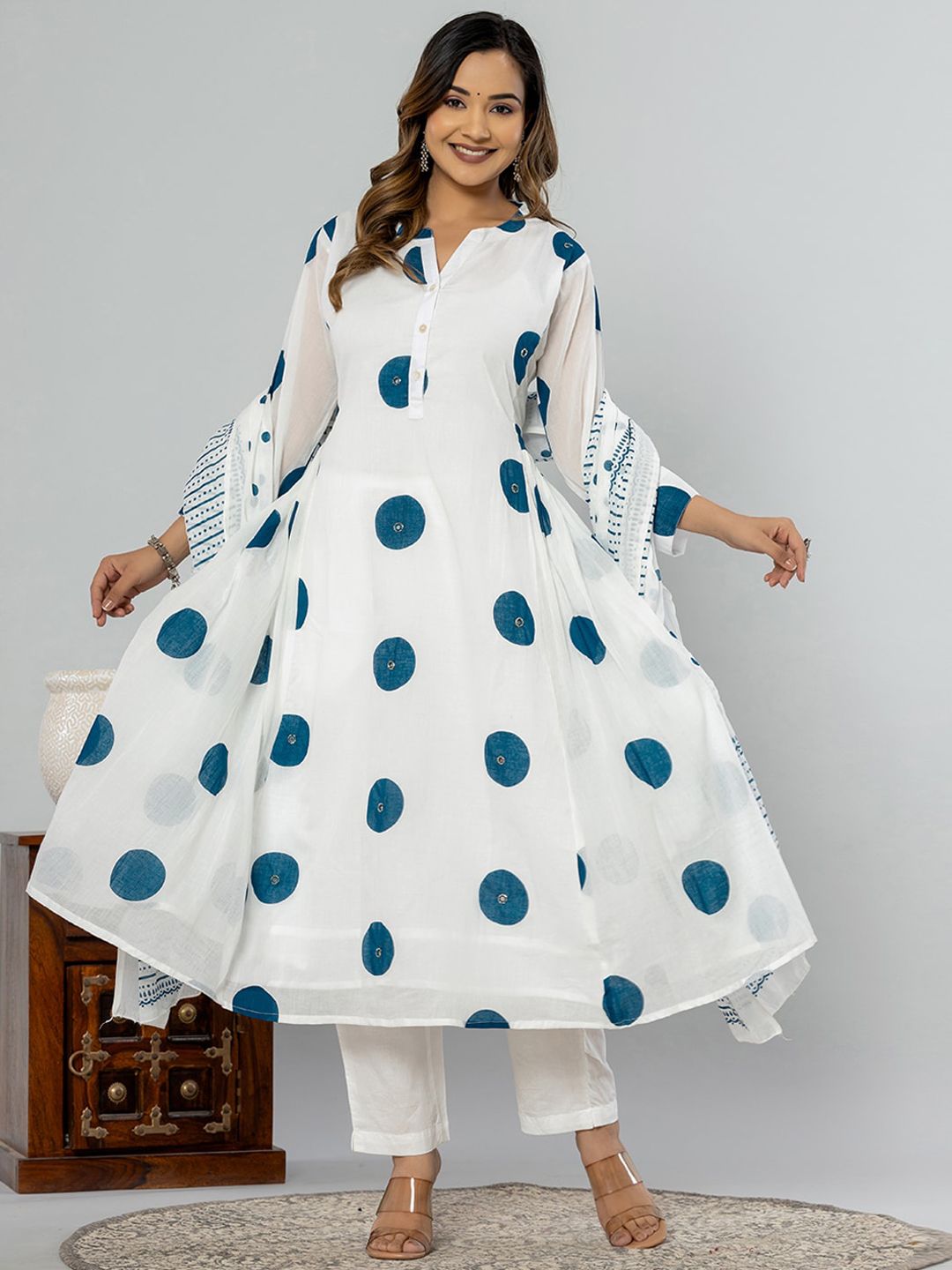 Dhiyona IE Women Printed Regular Beads and Stones Pure Cotton Kurta Trousers & Dupatta