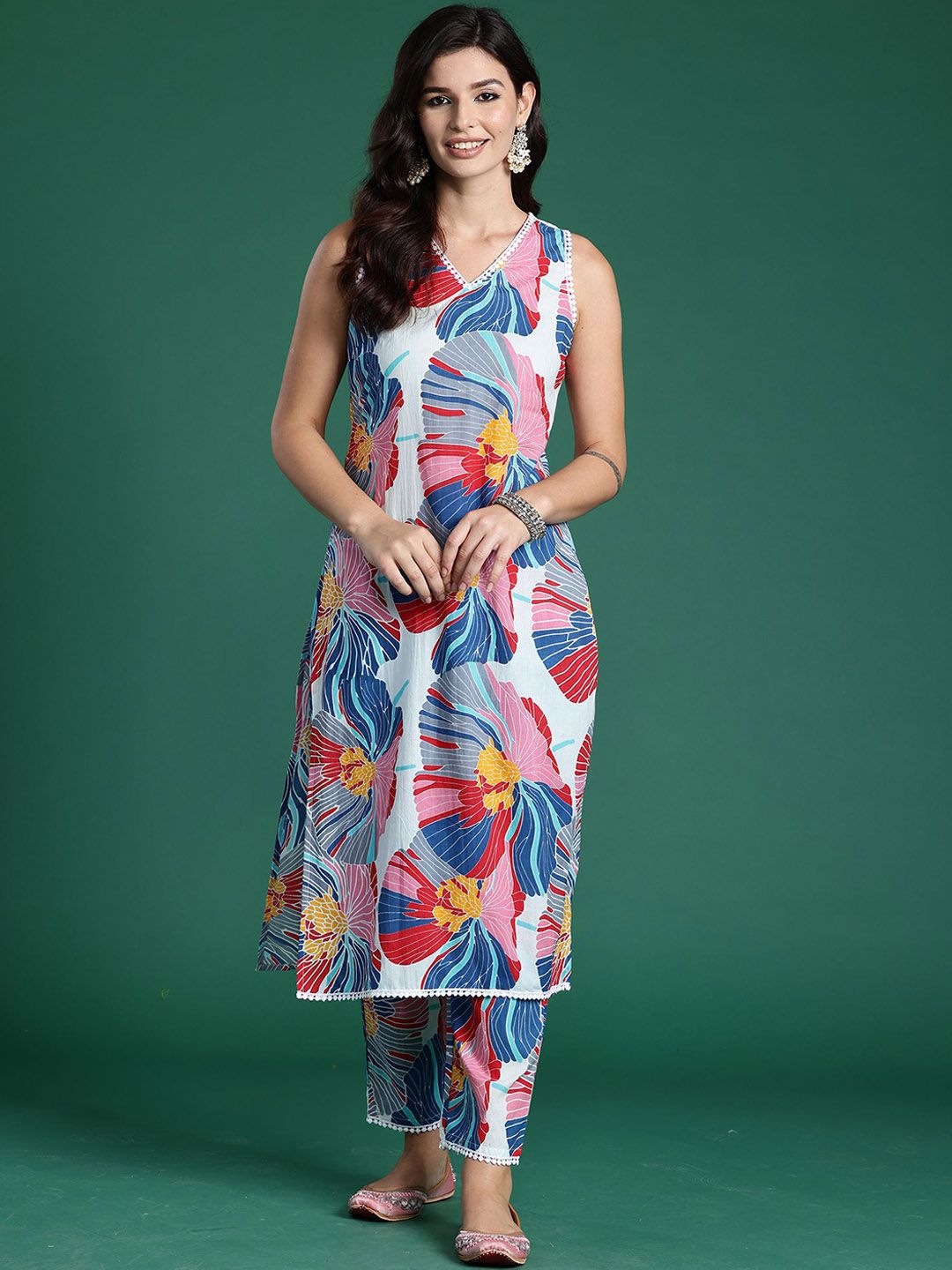 Dhiyona IE Floral Printed V-Neck Straight Pure Cotton Kurta With Trousers