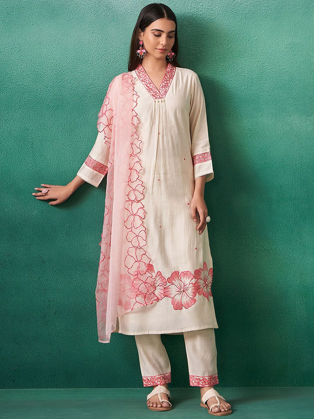 Floral Embroidered Thread Work Straight Kurta With Trousers & Dupatta