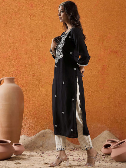 Dhiyona IE Floral Embroidered Notch Neck Thread Work Straight Kurta