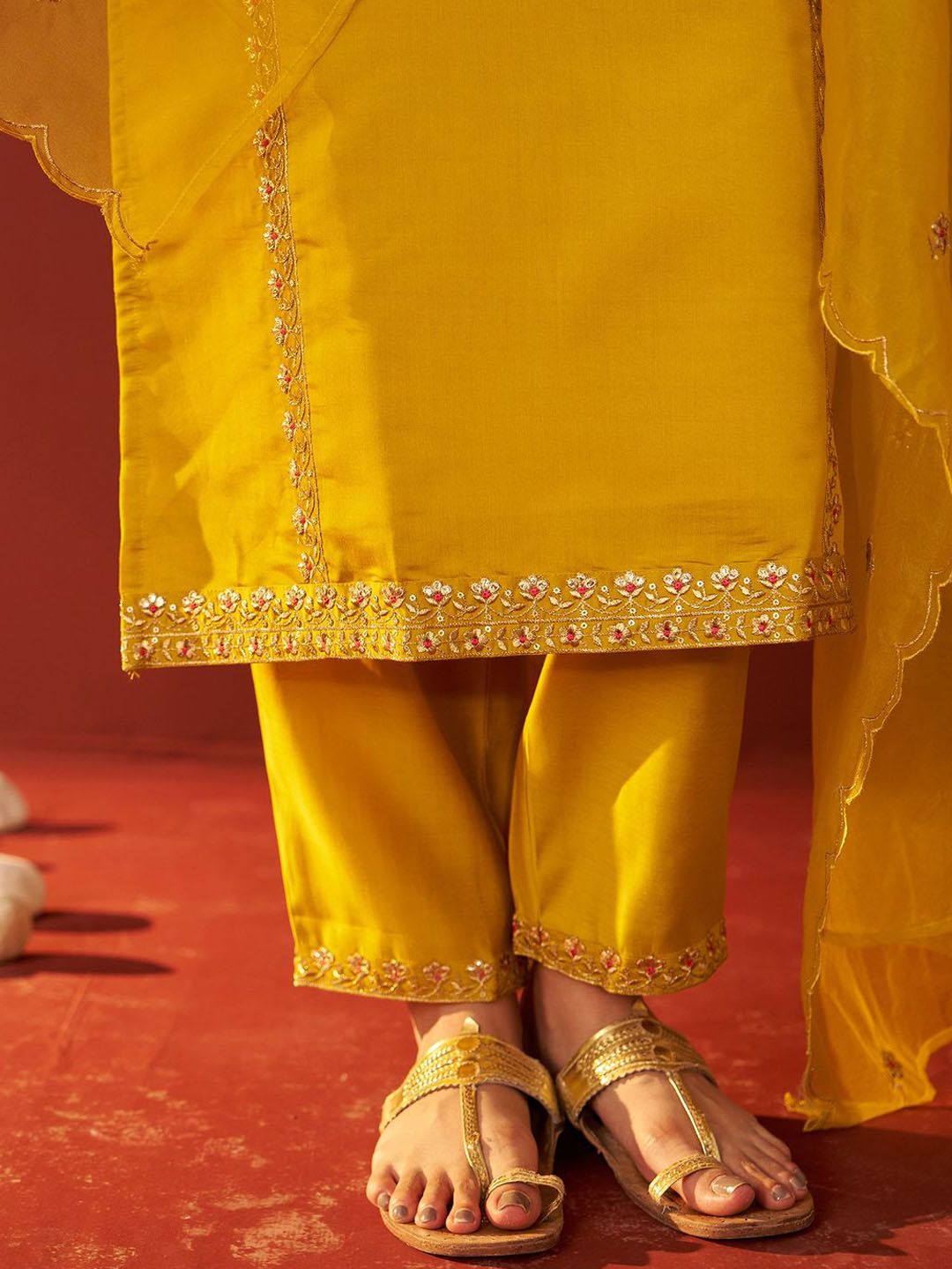 Women Floral Embroidered Kurta with Trousers & Dupatta