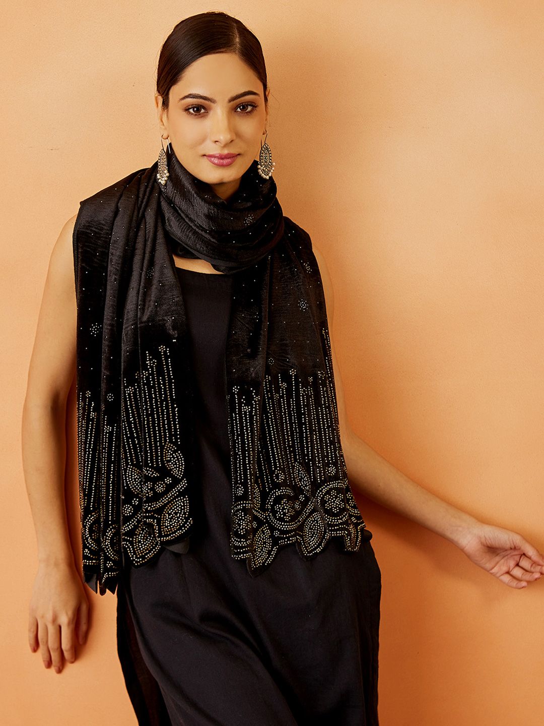 Dhiyona PA Women Paisley Velvet Shawl