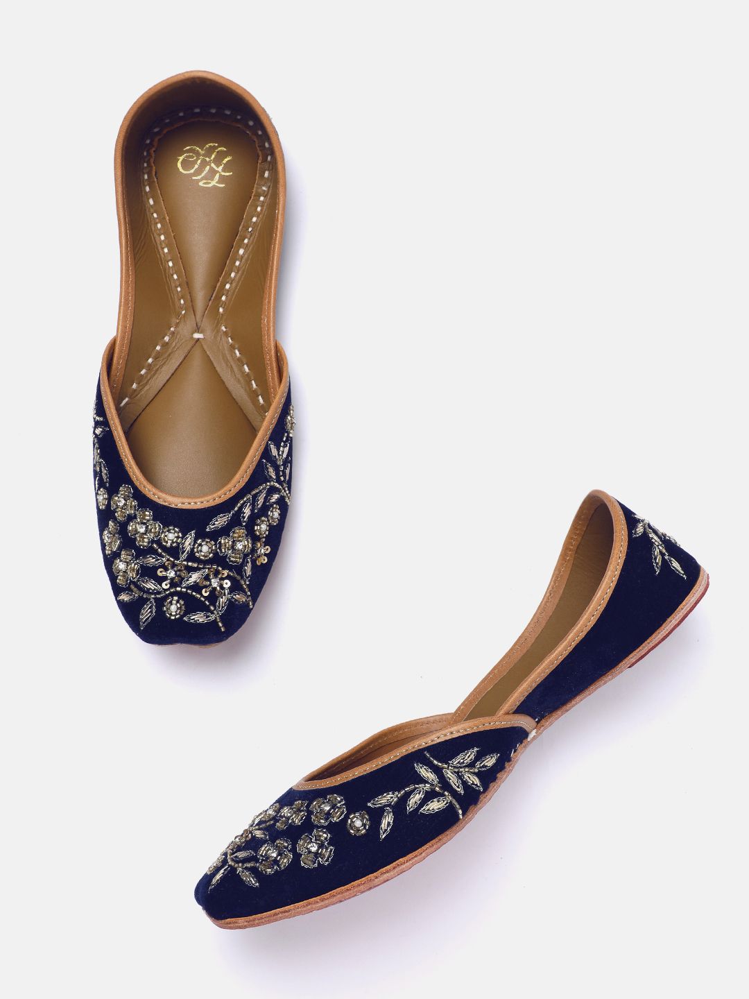 Dhiyona HOP Women Floral Embroidered Ethnic Mojaris