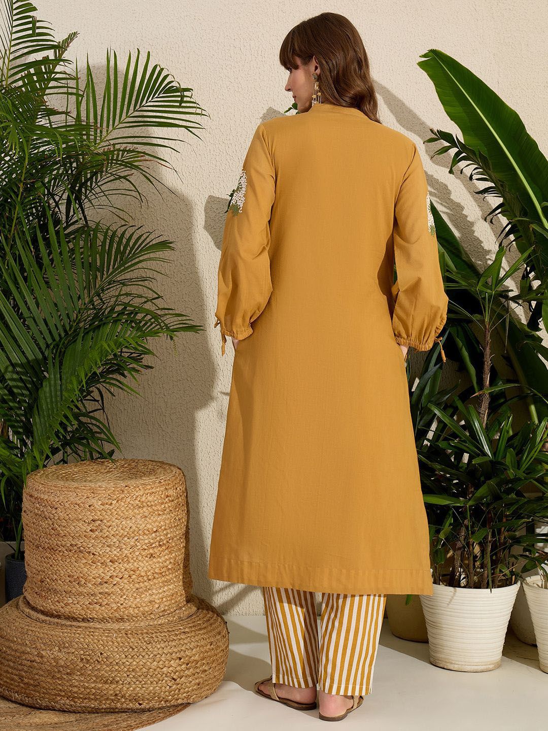 Women Floral Embroidered Pure Cotton Kurta with Trousers