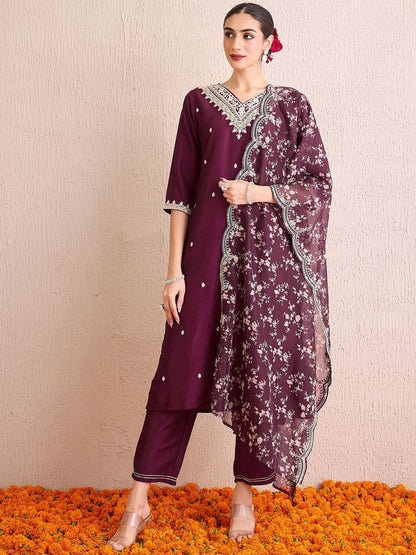 Women Floral Embroidered Regular Kurta with Trousers & With Dupatta