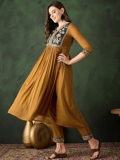 Dhiyona SN Women's Floral Yoke Design Zari Work V-Neck Georgette Straight Kurta With Trouser