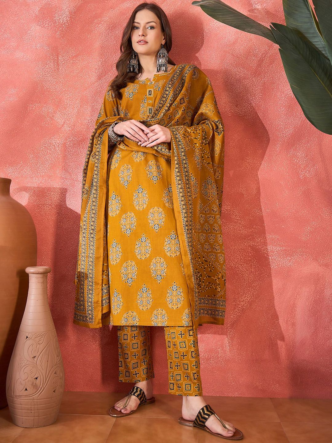 Dhiyona SN Women's Floral Printed Notch Neck Beads and Stones Pure Cotton Kurta & Trousers & Dupatta
