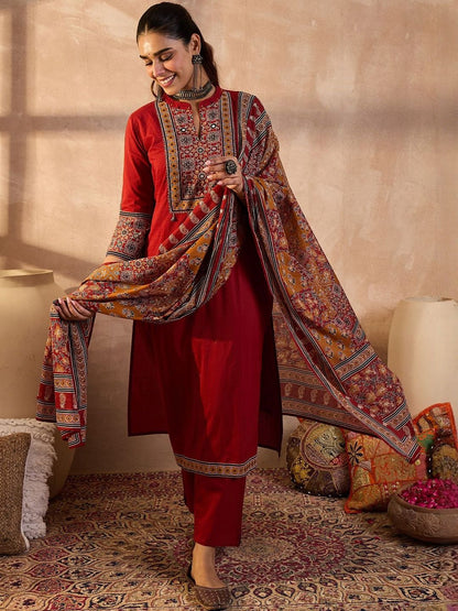 Women Ethnic Motifs Embroidered Cotton Kurta with Trousers