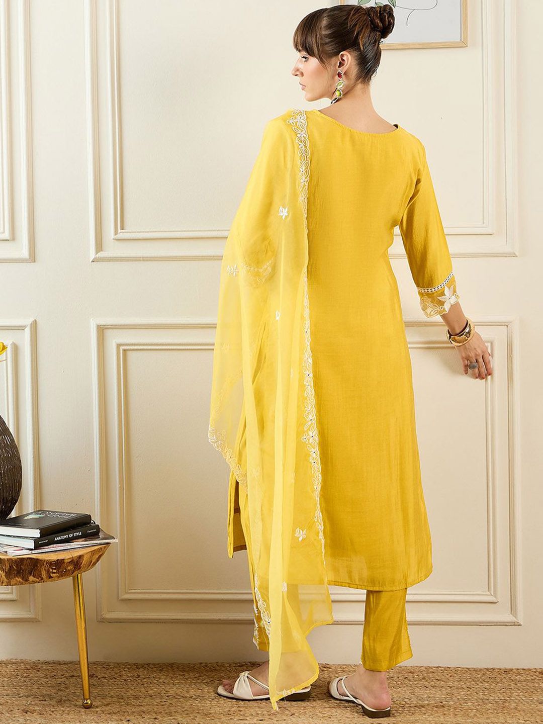 Dhiyona IE Floral Embroidered V-Neck Thread Work Straight Kurta With Trousers & Dupatta