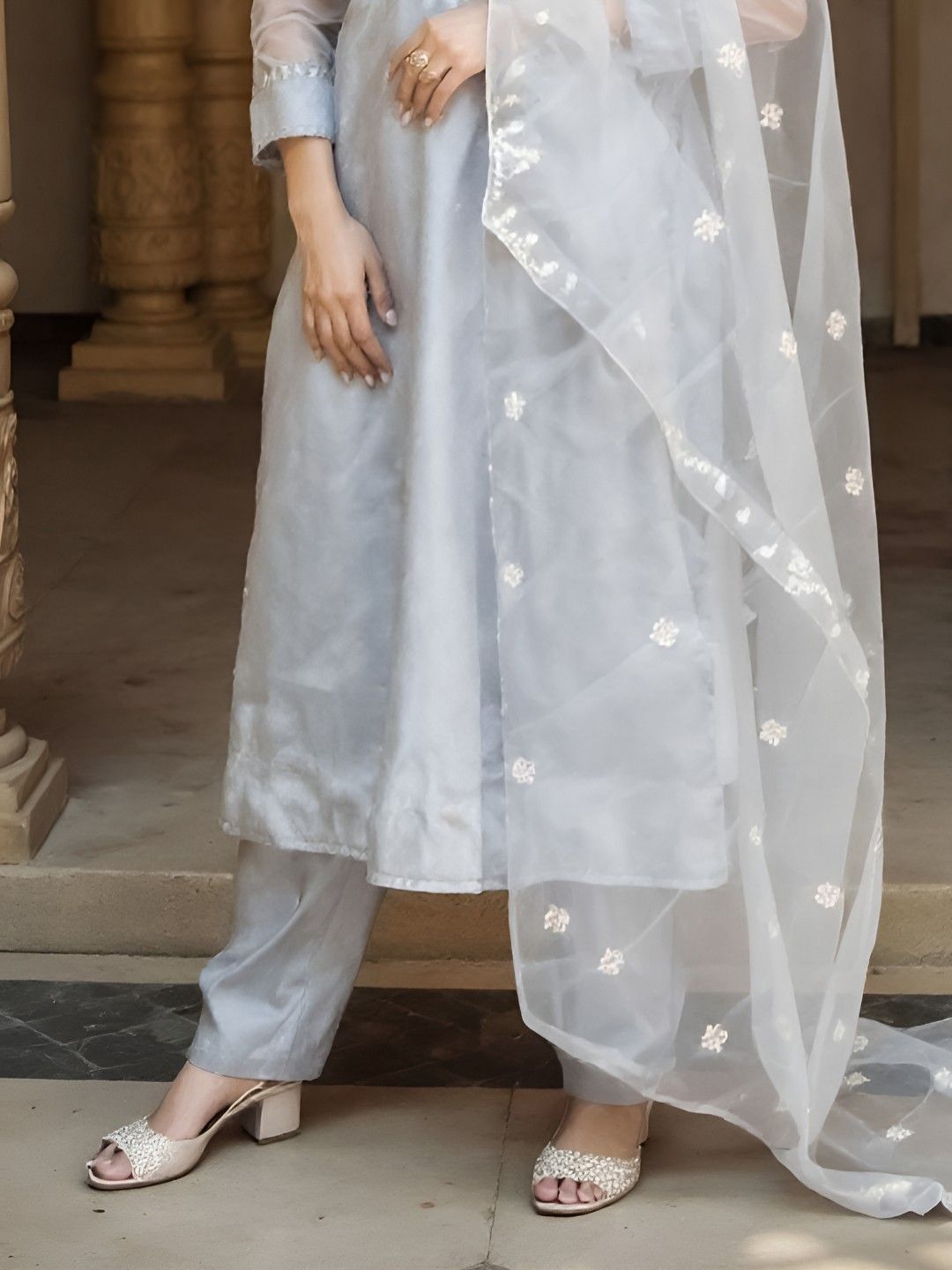 Dhiyona IE Women's Women Floral Embroidered Kurta with Trousers & Dupatta