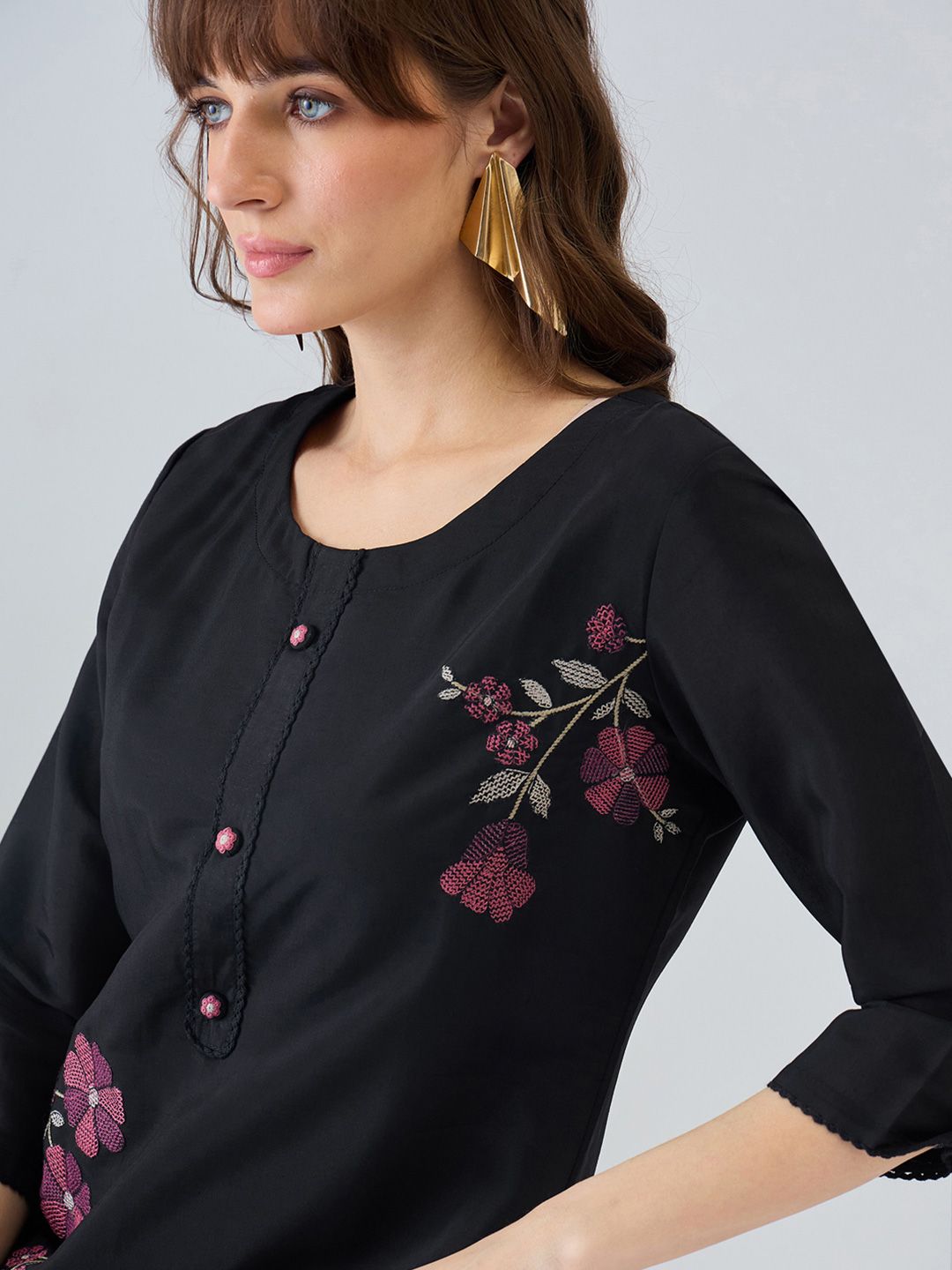 Women Floral Embroidered Regular Thread Work Kurta with Trousers