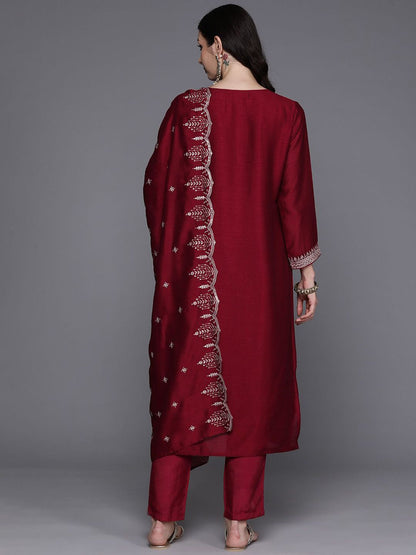 Ethnic Motifs Embroidered Round Neck Three-Quarter Sleeves Kurta Set