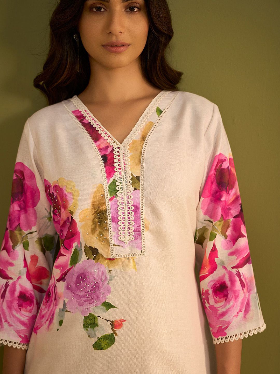 Dhiyona IE Floral Printed V-Neck Linen Straight Kurta With Trousers & Dupatta