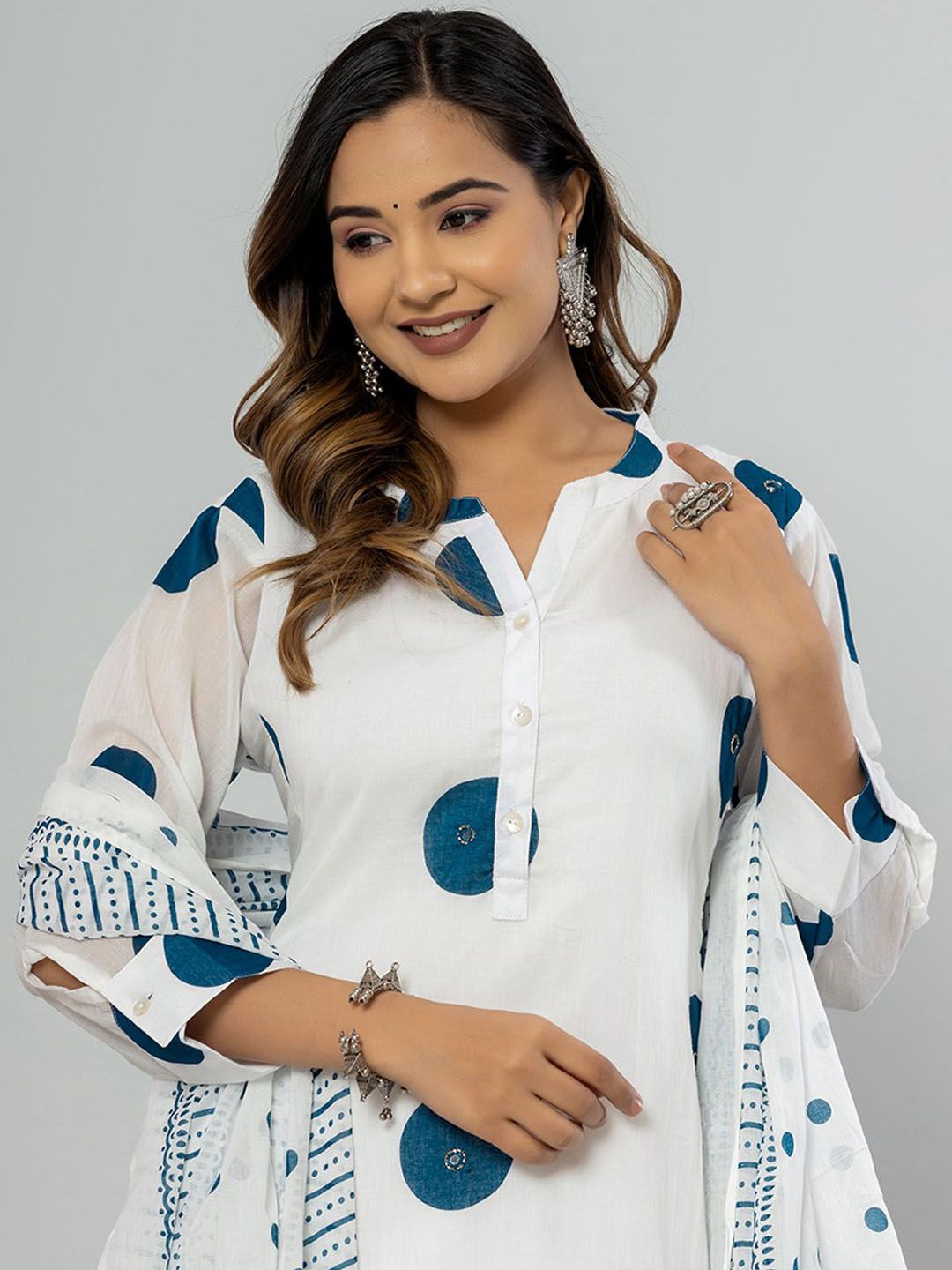 Dhiyona IE Women Printed Regular Beads and Stones Pure Cotton Kurta Trousers & Dupatta