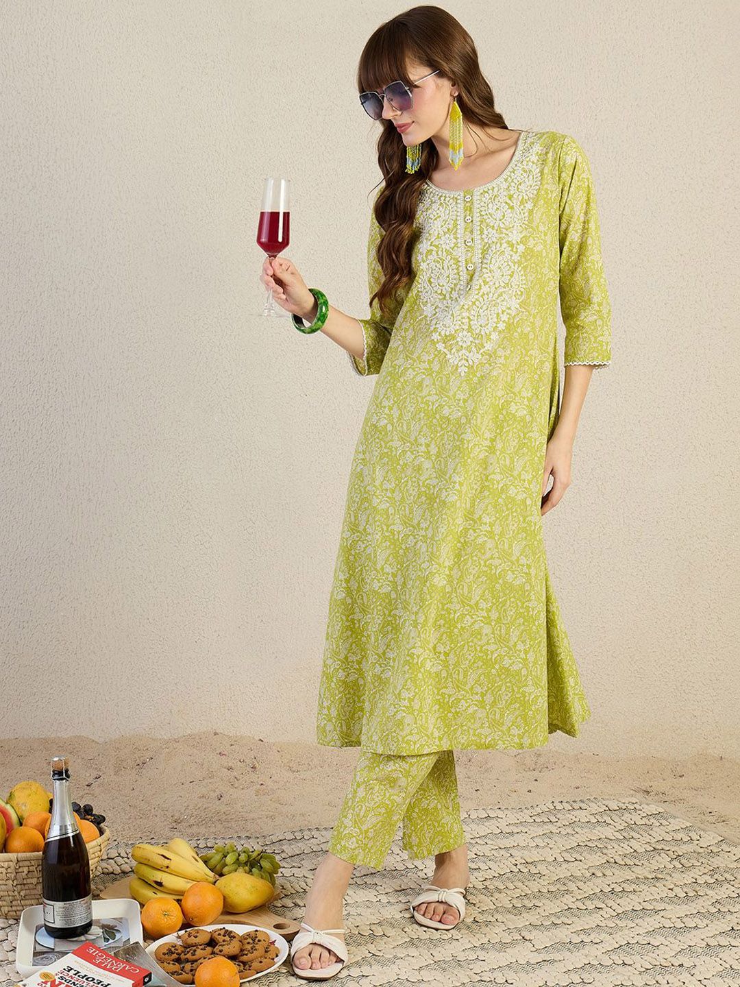 Dhiyona IE Women Paisley Printed Regular Thread Work Pure Cotton Kurta with Trousers