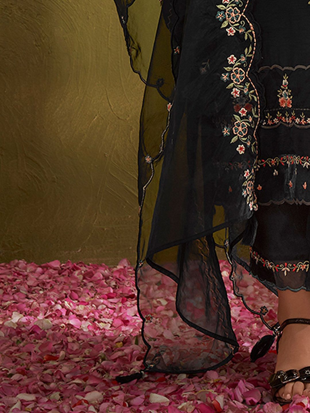 Women Floral Embroidered Regular Beads and Stones Kurta with Trousers & Dupatta