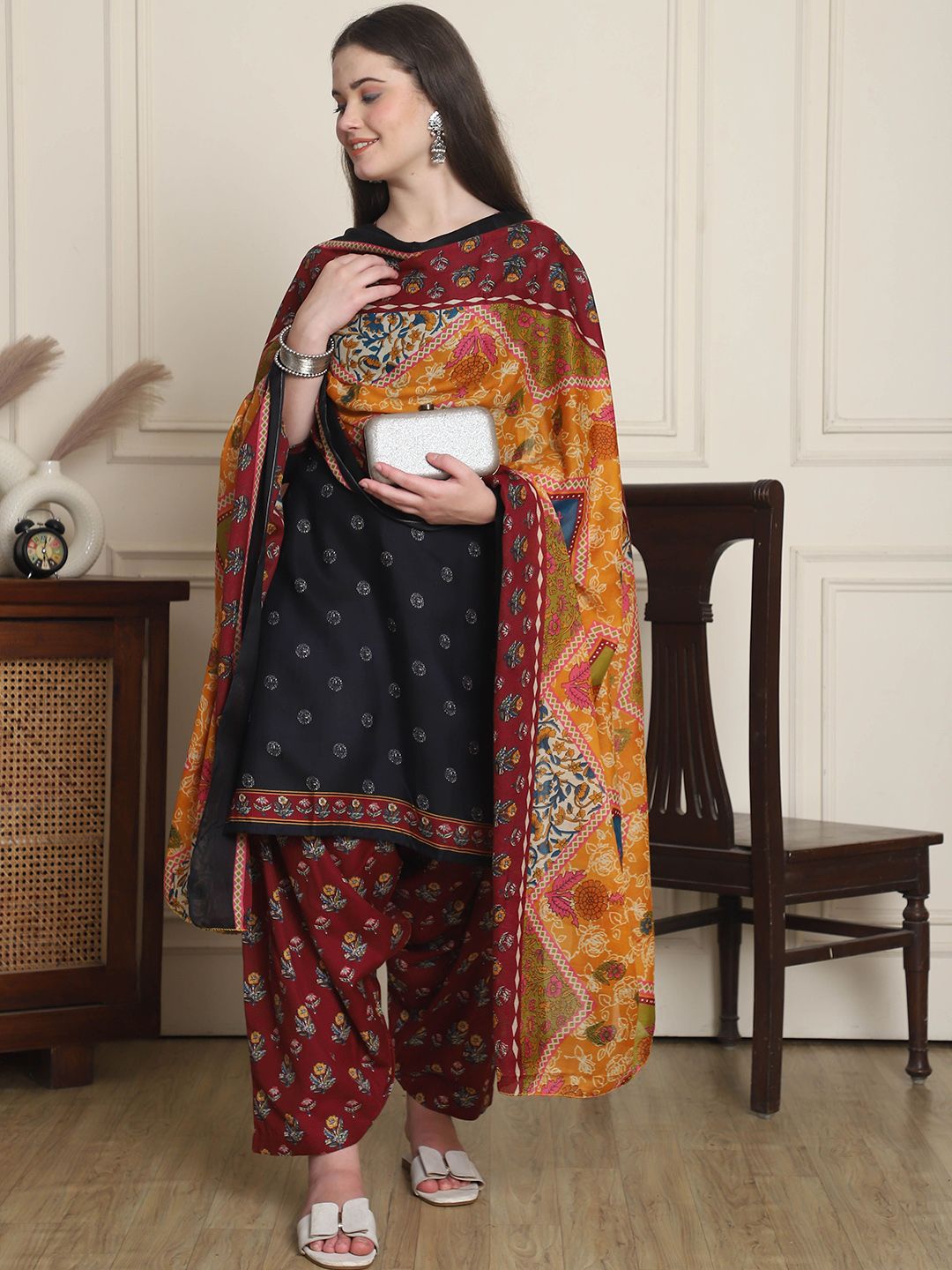 Dhiyona KL Floral Printed V-Neck Straight Kurta With Patiala & Dupatta