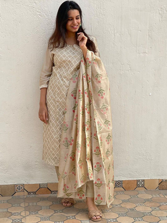 Dhiyona KL Geometric Printed Notch Neck Straight Kurta With Trousers And Dupatta