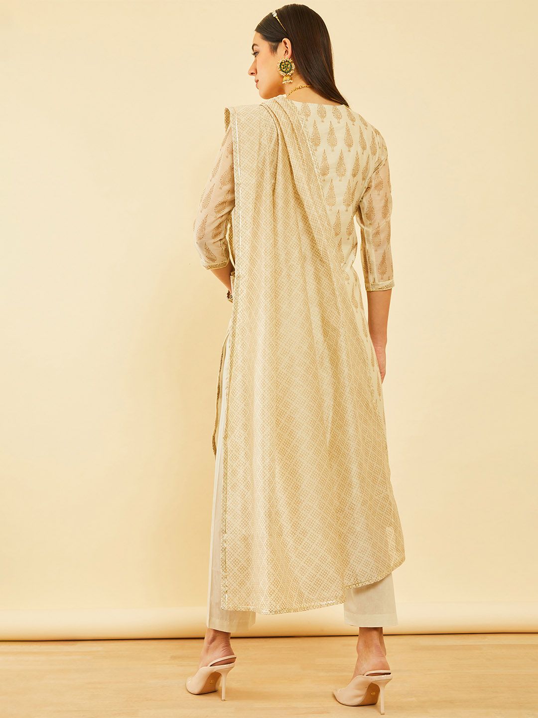 Dhiyona SO Women's Women Floral Printed Chanderi Silk Straight Kurta With Trousers & Dupatta