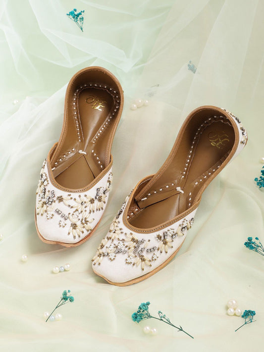 Dhiyona HOP Women Floral Embellished Mojaris