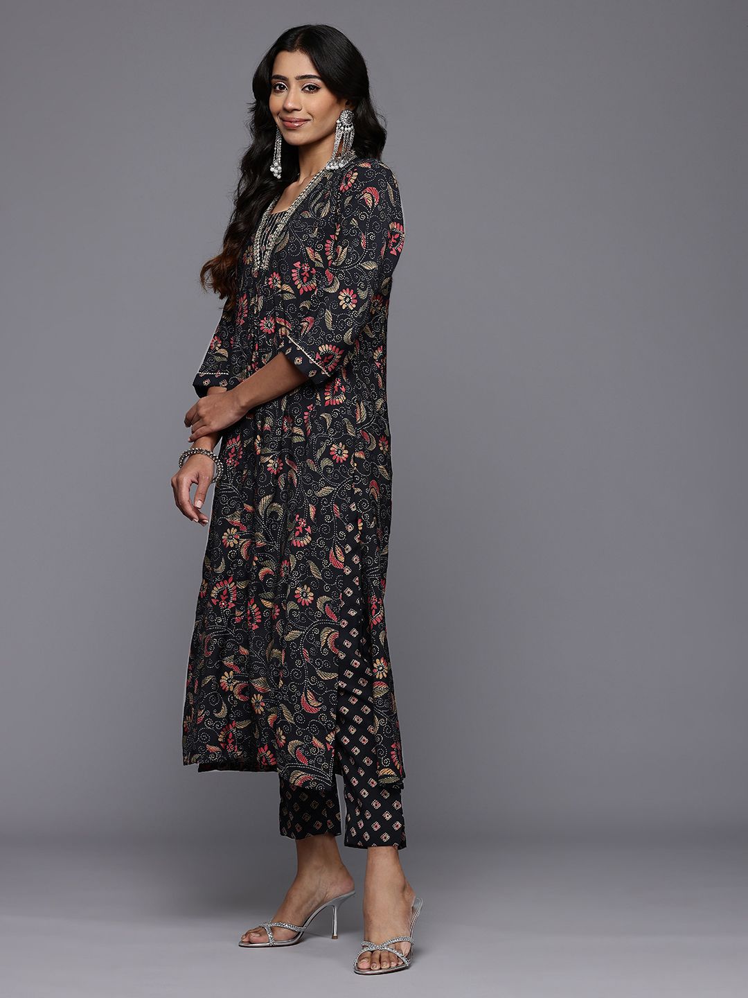 Dhiyona VA Women'sFloral Printed Sequinned Kurta With Trousers & Dupatta