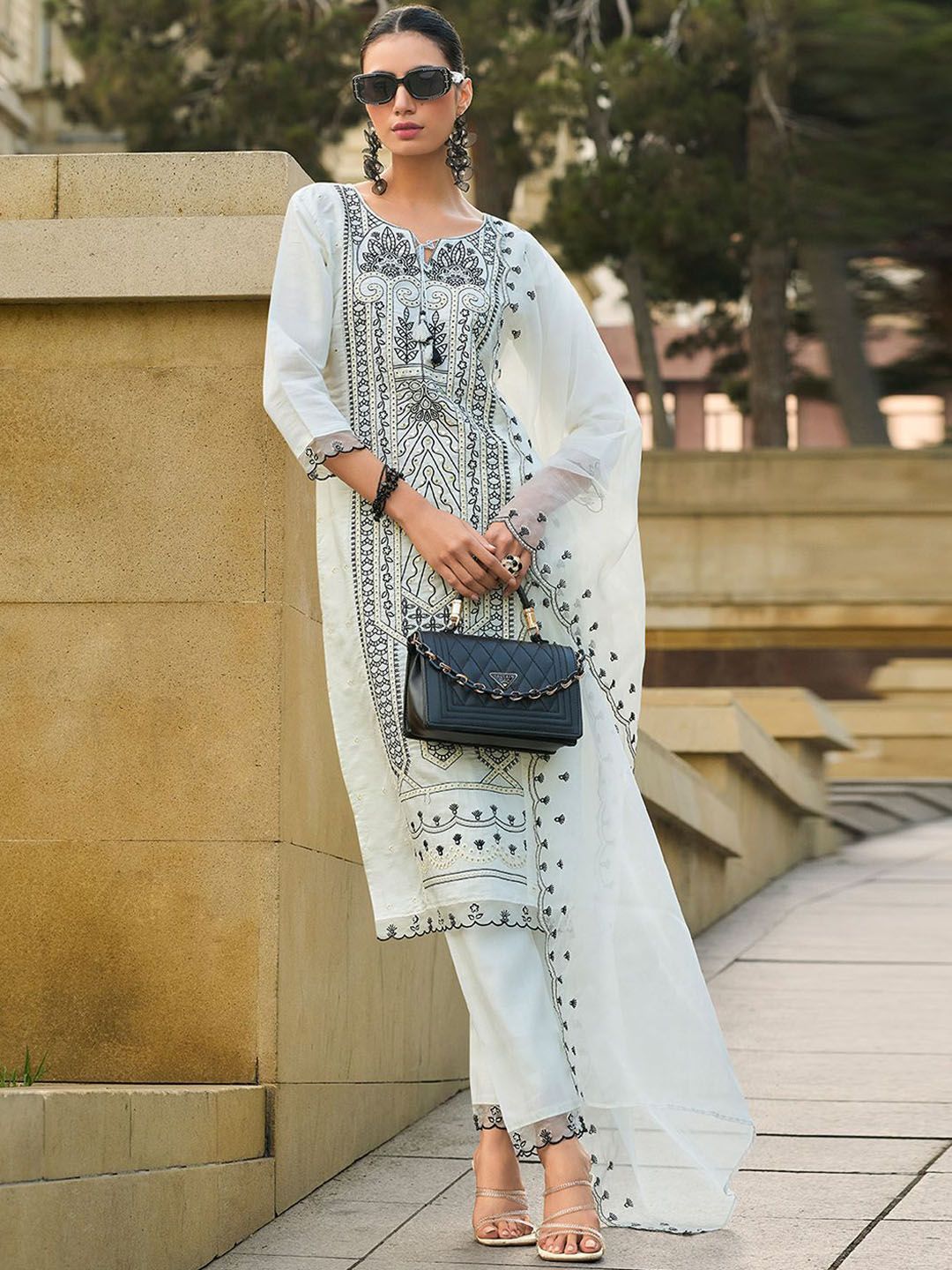 Women Floral Embroidered Kurta with Trousers & Dupatta