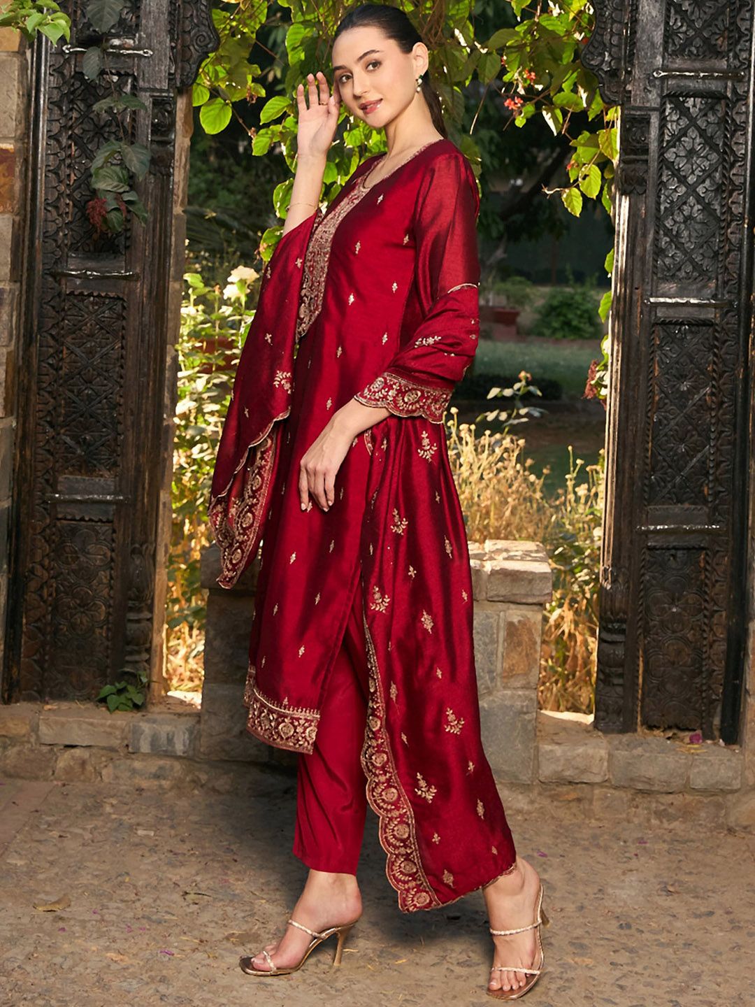 Ethnic Motifs Embroidered Round Neck Thread Work Kurta with Trousers & Dupatta
