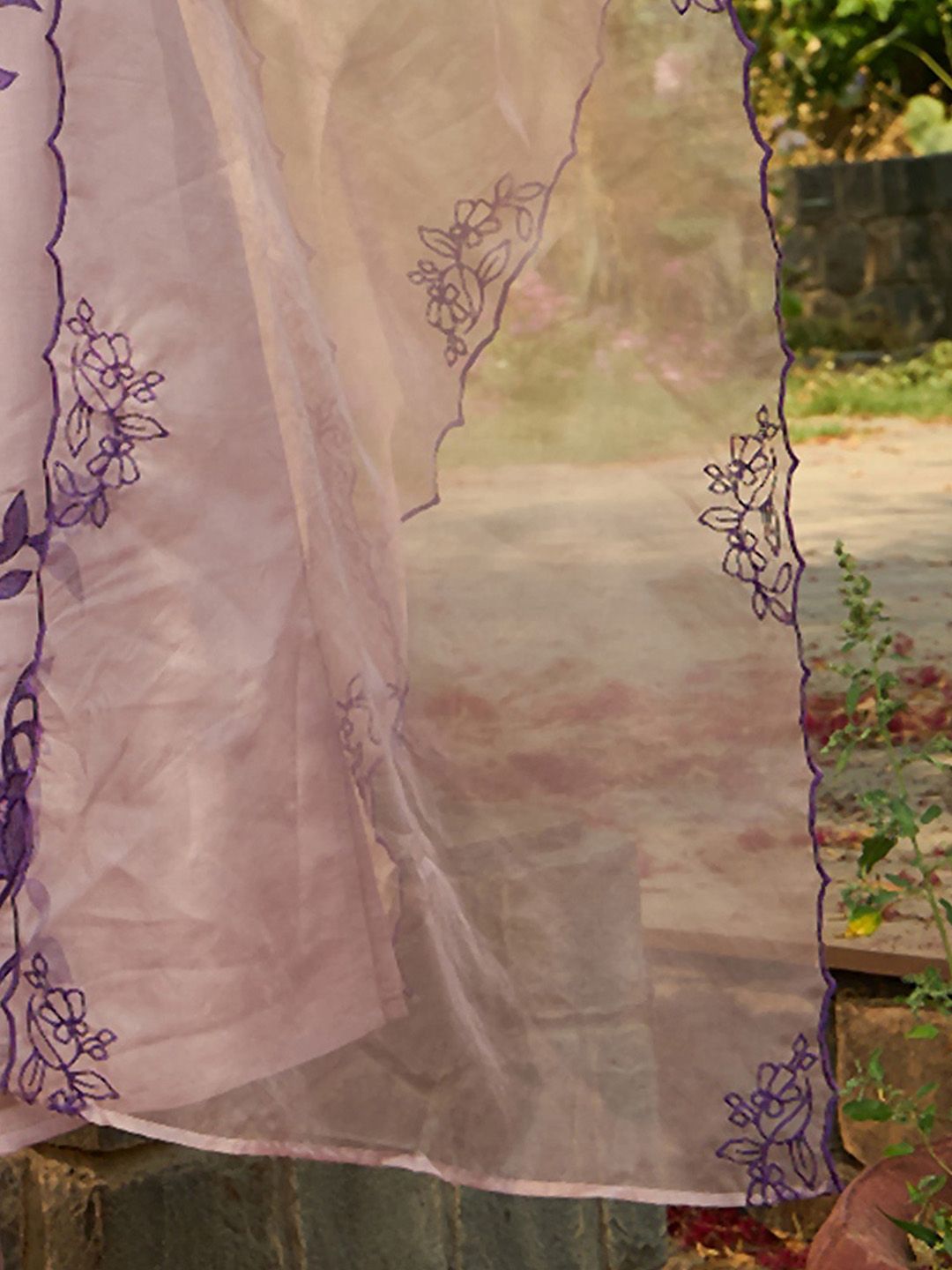 Dhiyona IE Women Floral Embroidered Regular Thread Work Kurta with Trousers & With Dupatta