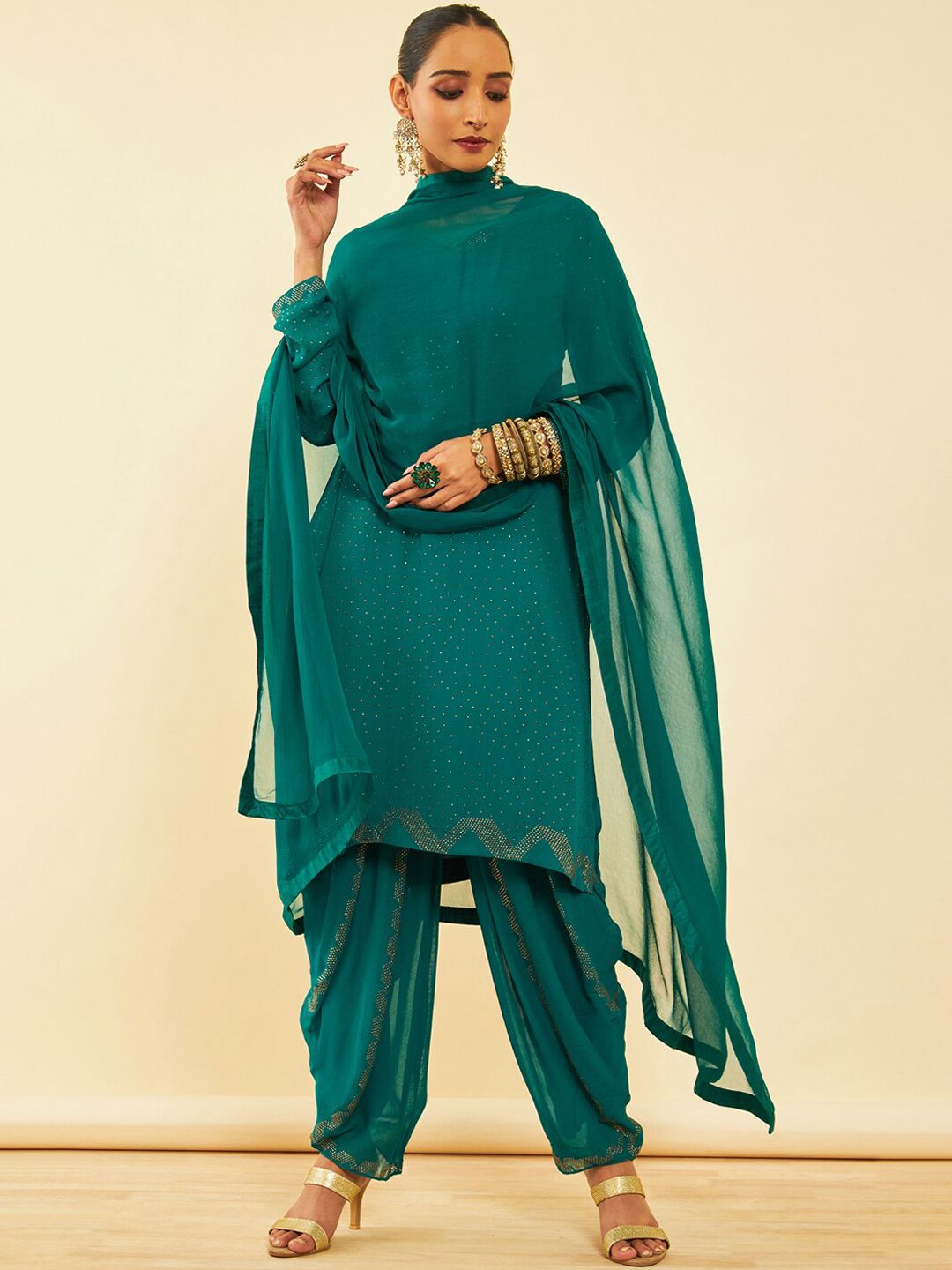 Dhiyona SO Women's Embroidered V-Neck Long Sleeves Beads and Stones Kurta Set
