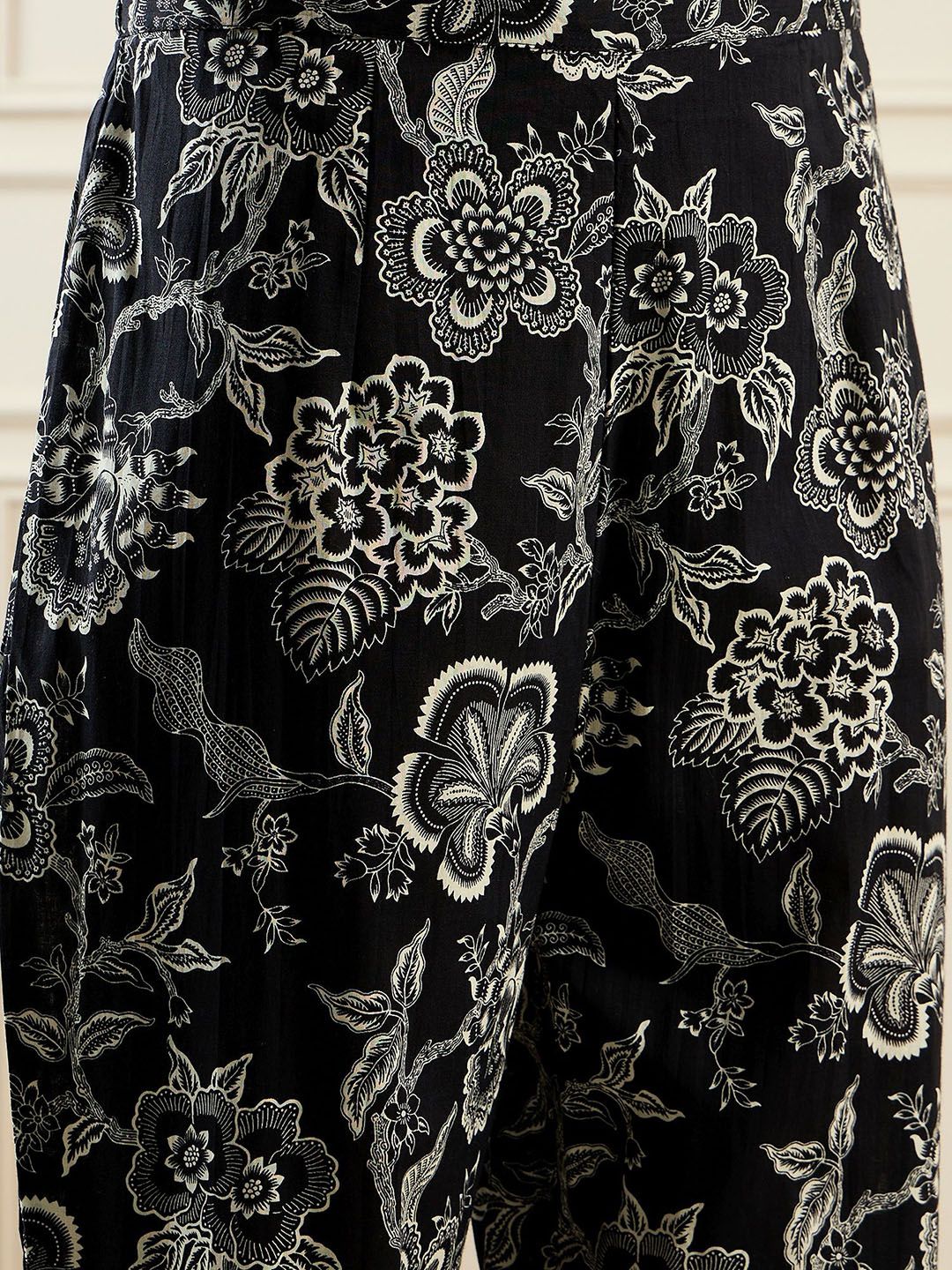 Dhiyona IE Women Floral Printed Regular Pure Cotton Kurta with Trousers