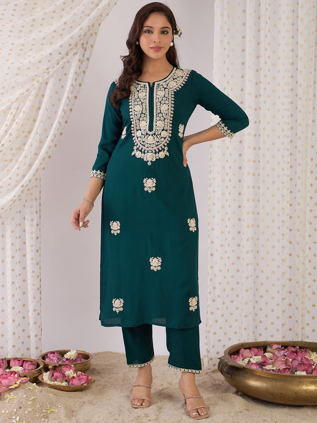 Dhiyona IE Floral Embroidered Thread Work Straight Kurta With Trousers